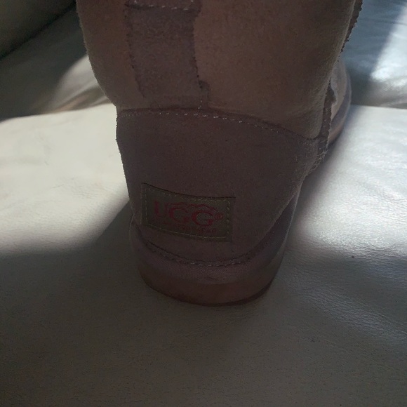 Pink uggs size 4 youth - Picture 2 of 3